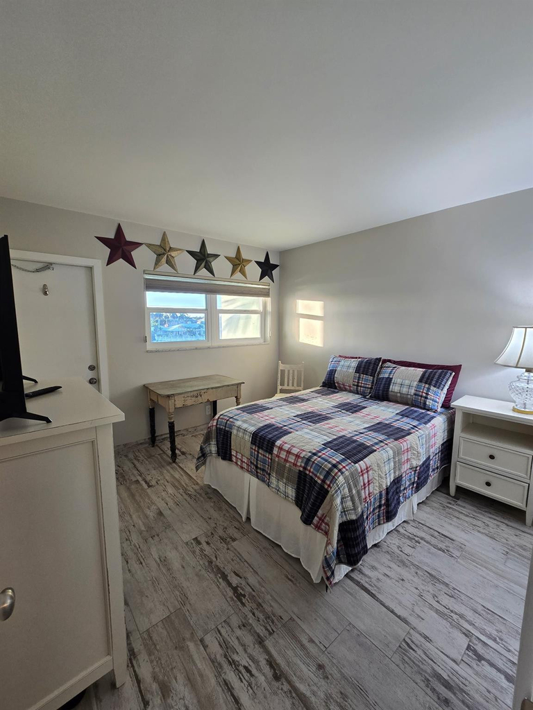 1035 Hillsboro Mile - Photo 4