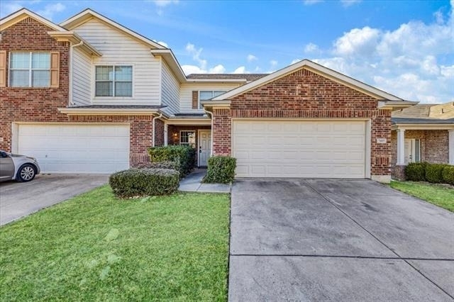 7405 Howling Coyote Lane - Photo 0