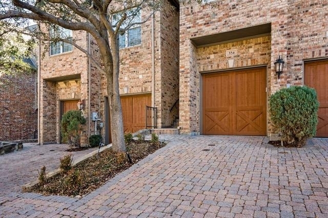 554 Rockingham Drive - Photo 1