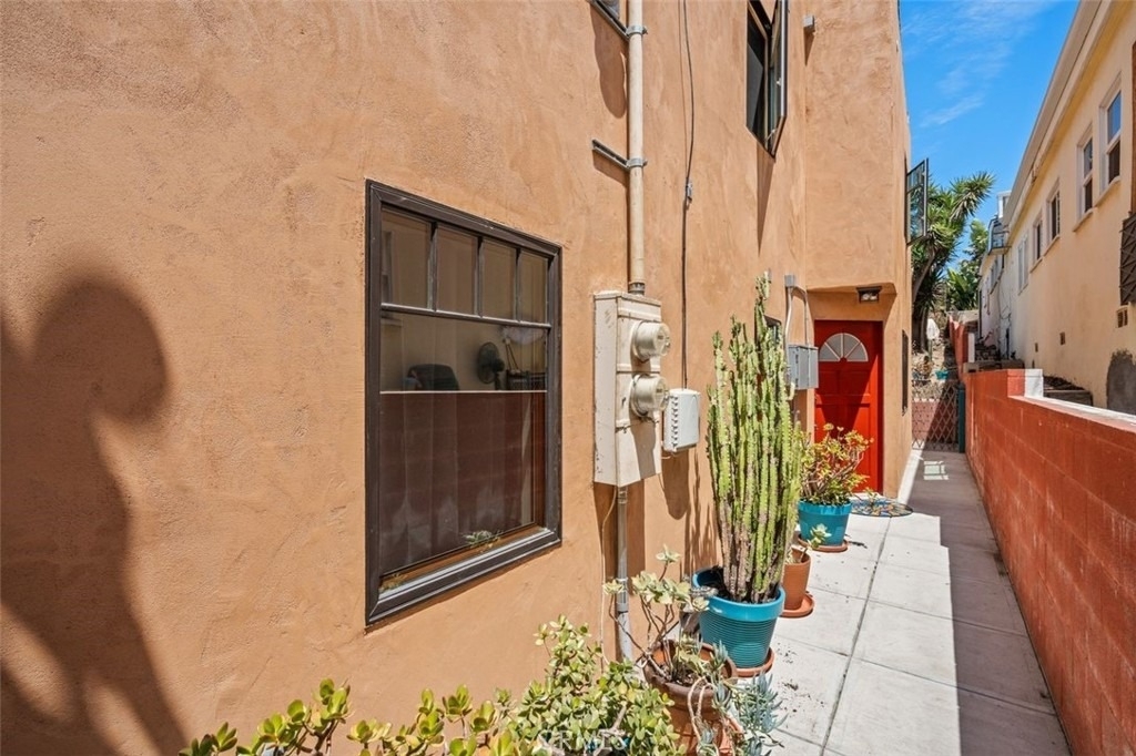832 Cypress Avenue - Photo 1