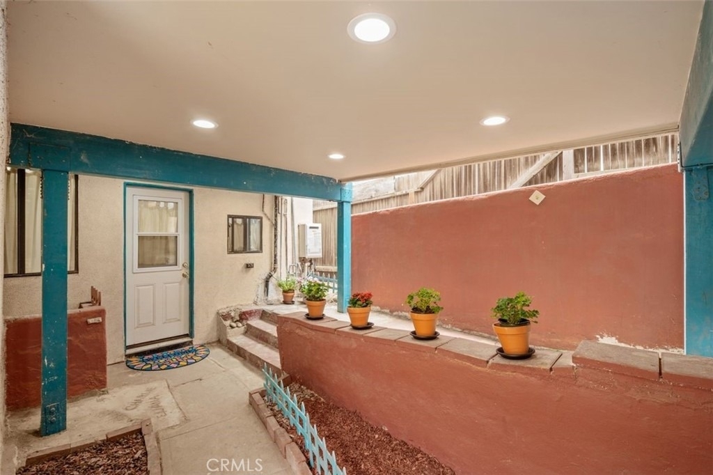 832 Cypress Avenue - Photo 16