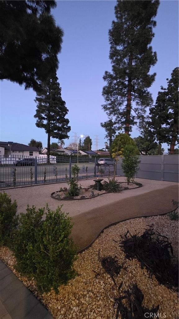 18224 Chatsworth - Photo 6