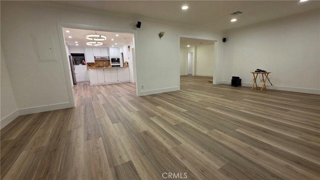 18224 Chatsworth - Photo 20