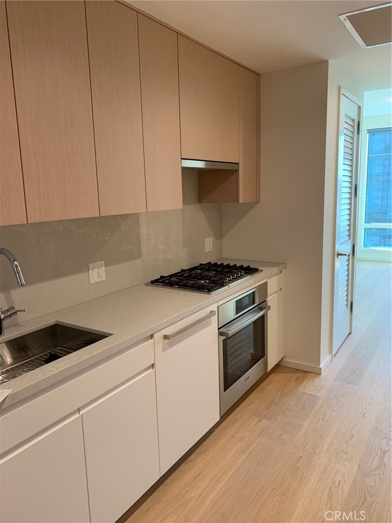 877 Francisco Street - Photo 2