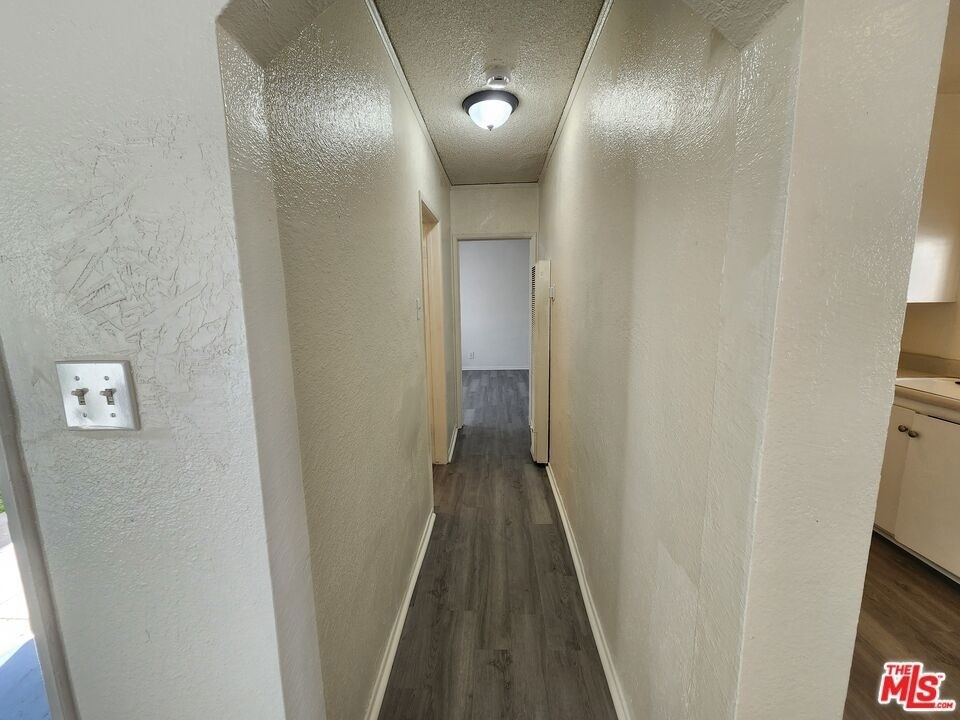 534 W 47th Street - Photo 11