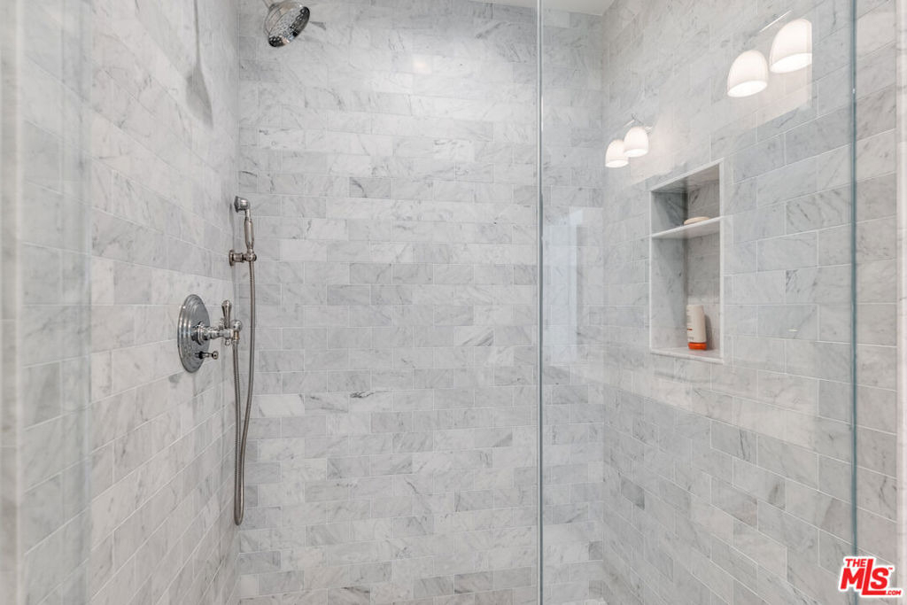 28925 Cliffside Drive - Photo 27