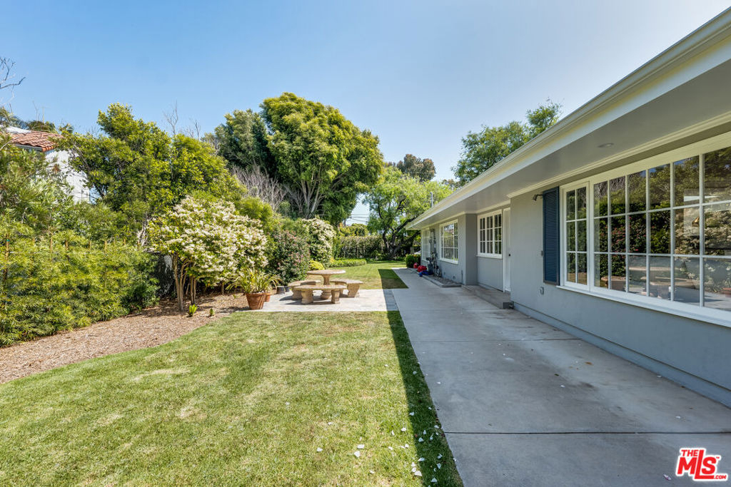 28925 Cliffside Drive - Photo 44