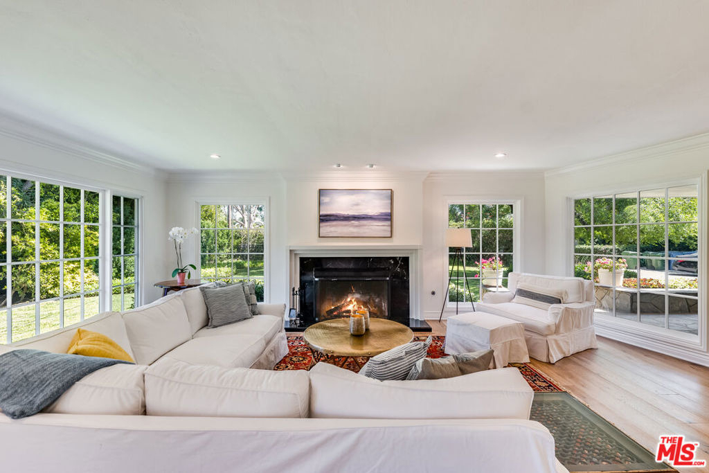 28925 Cliffside Drive - Photo 18