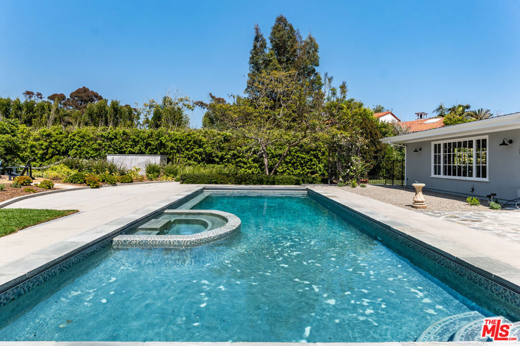 28925 Cliffside Drive - Photo 6