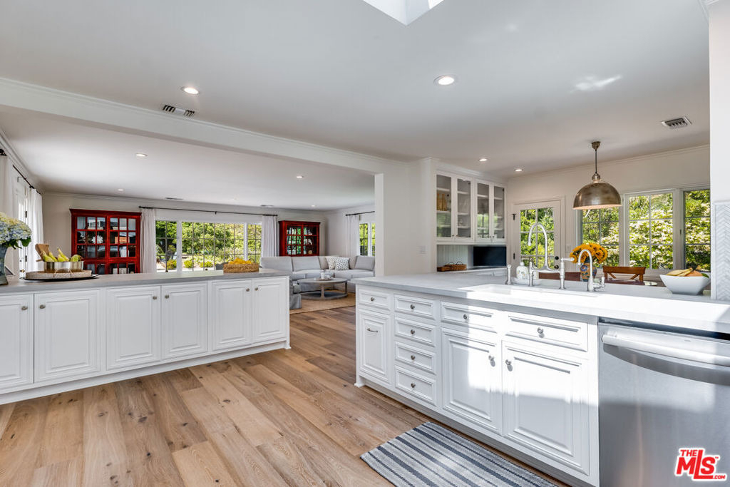 28925 Cliffside Drive - Photo 8