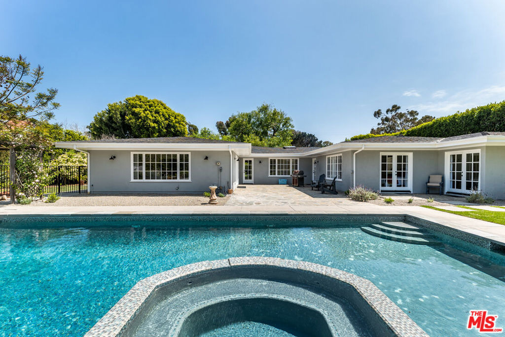 28925 Cliffside Drive - Photo 5
