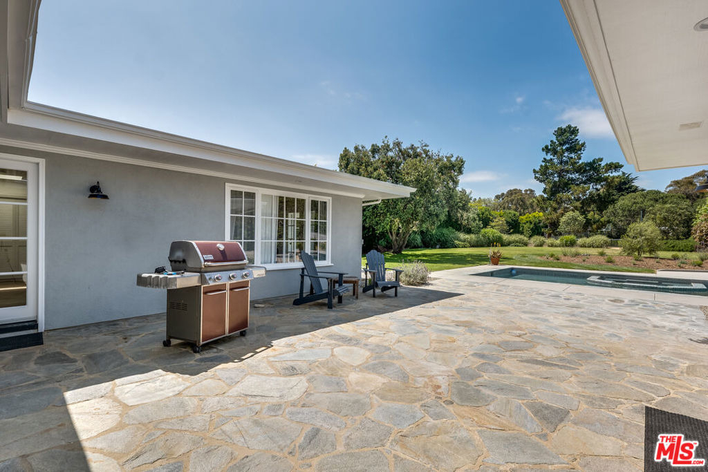 28925 Cliffside Drive - Photo 49