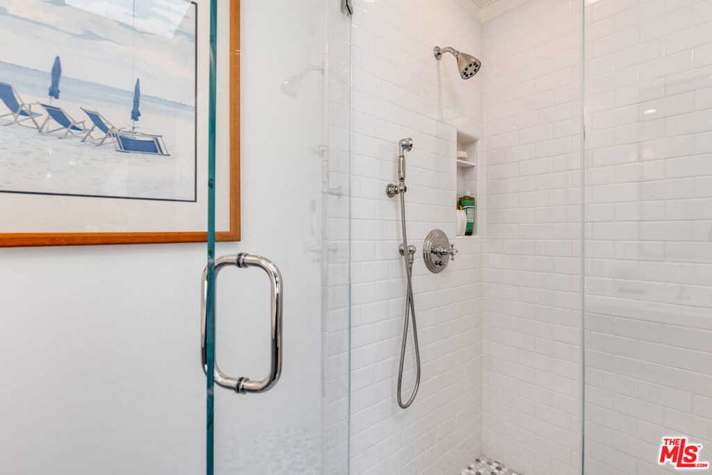 28925 Cliffside Drive - Photo 35