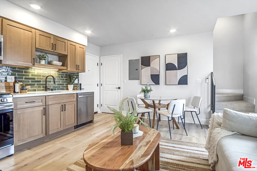 10035 S Western Avenue - Photo 3