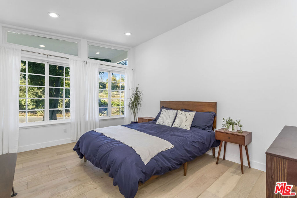 23826 Burbank Boulevard - Photo 18