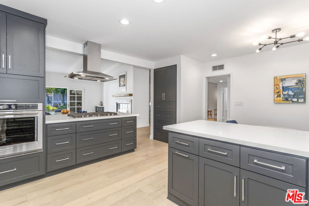 23826 Burbank Boulevard - Photo 7