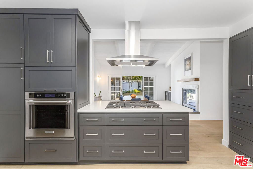 23826 Burbank Boulevard - Photo 8