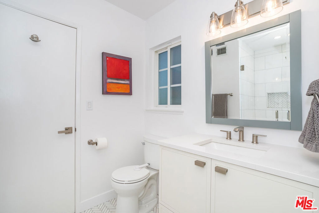 23826 Burbank Boulevard - Photo 16
