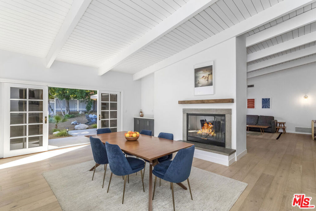 23826 Burbank Boulevard - Photo 4