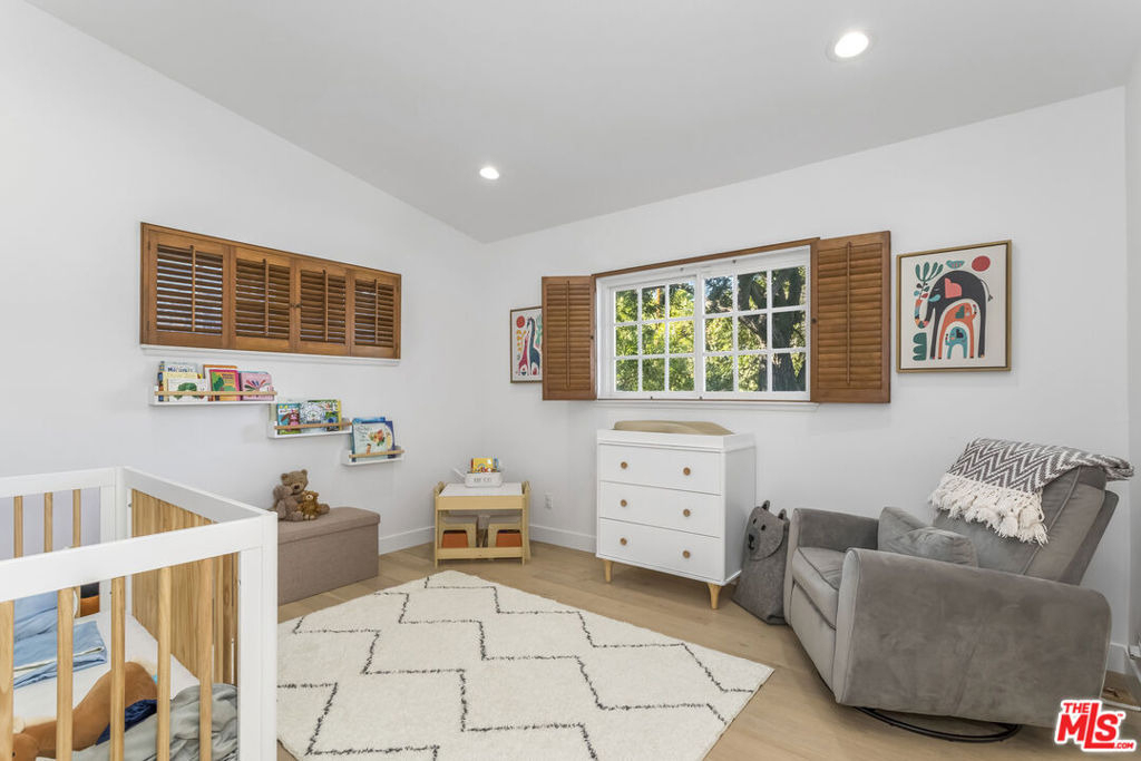 23826 Burbank Boulevard - Photo 14