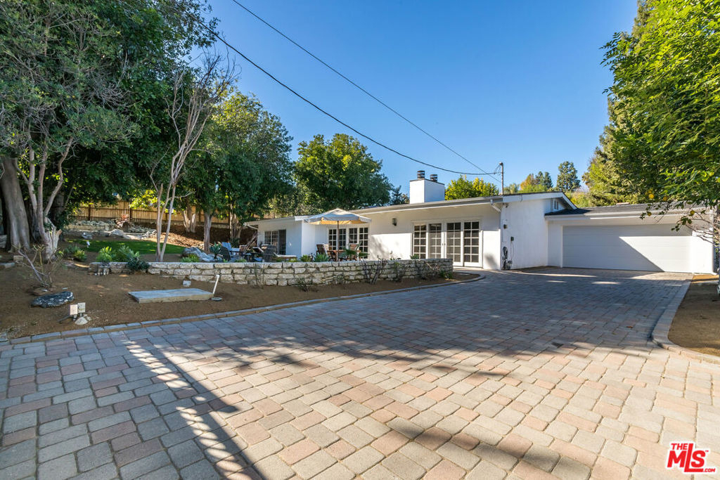 23826 Burbank Boulevard - Photo 25