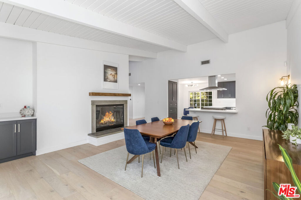 23826 Burbank Boulevard - Photo 5