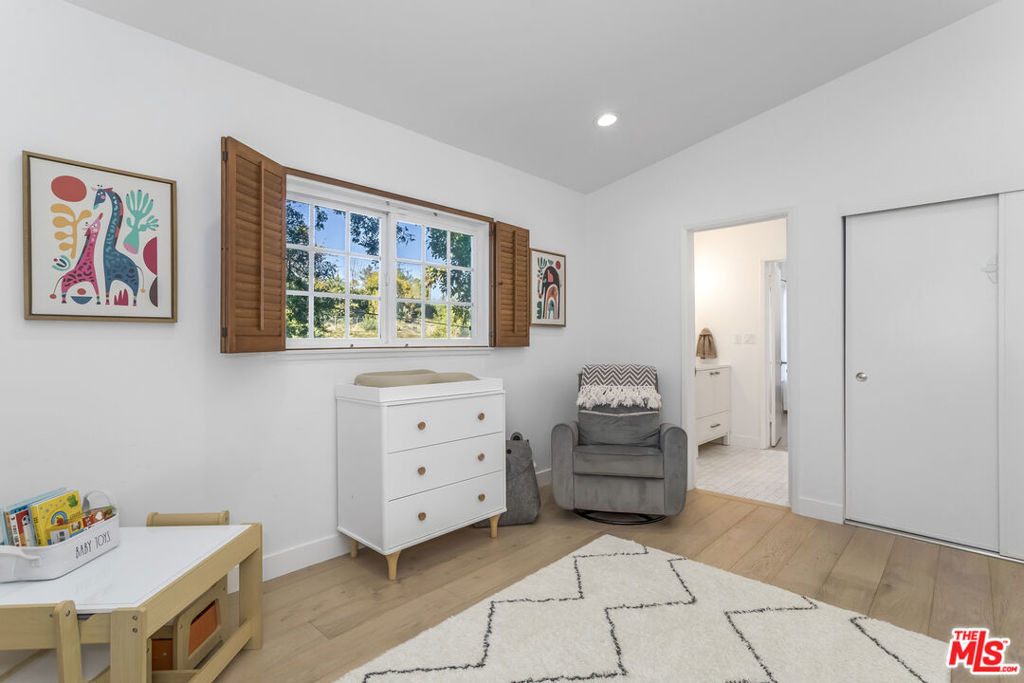 23826 Burbank Boulevard - Photo 15