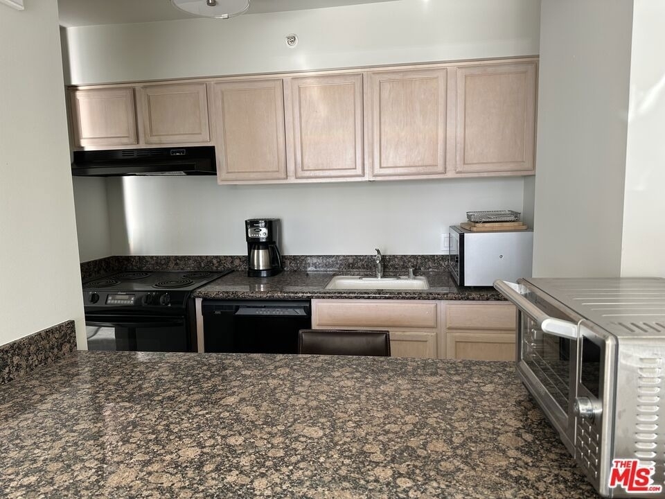 201 Ocean Avenue - Photo 5