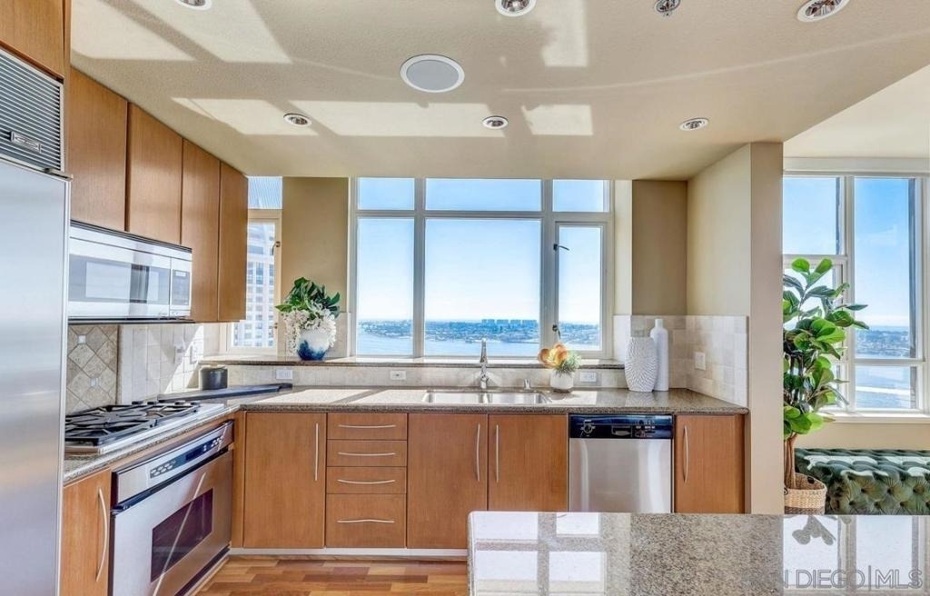 700 W Harbor Dr - Photo 33