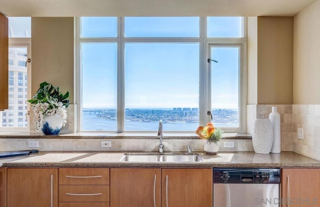700 W Harbor Dr - Photo 34