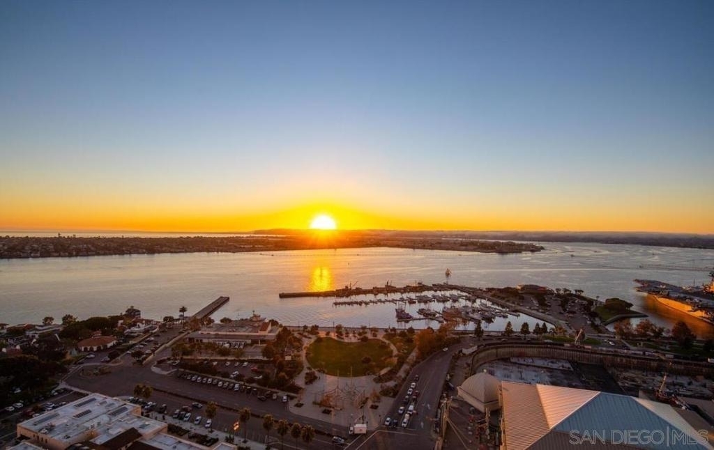700 W Harbor Dr - Photo 2
