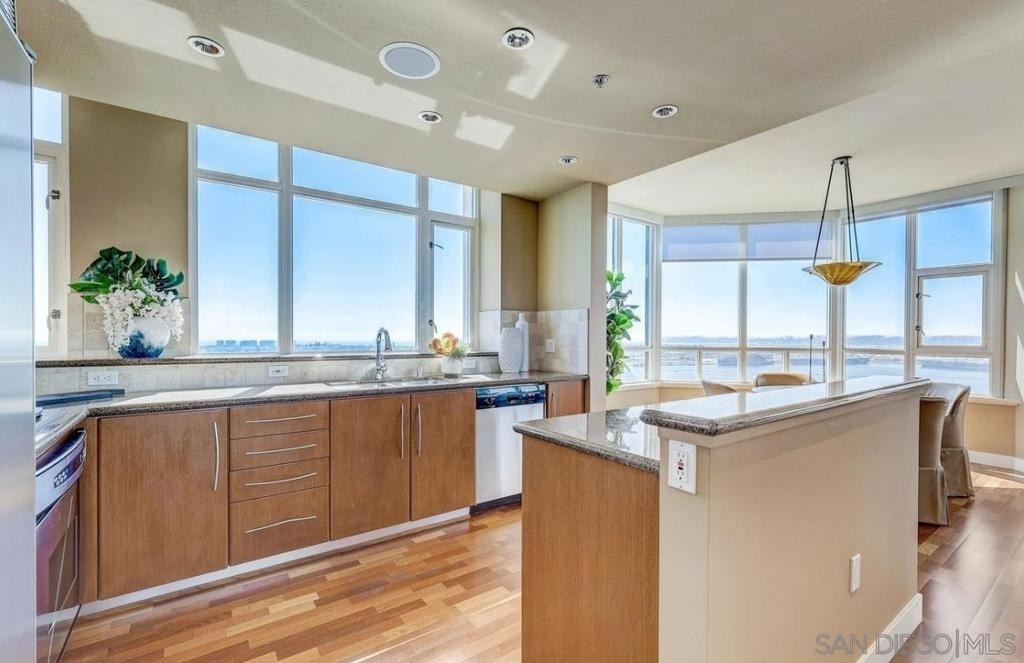 700 W Harbor Dr - Photo 32