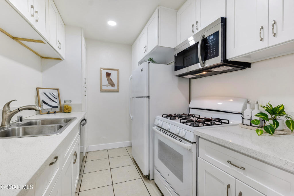 5700 Etiwanda Avenue - Photo 8