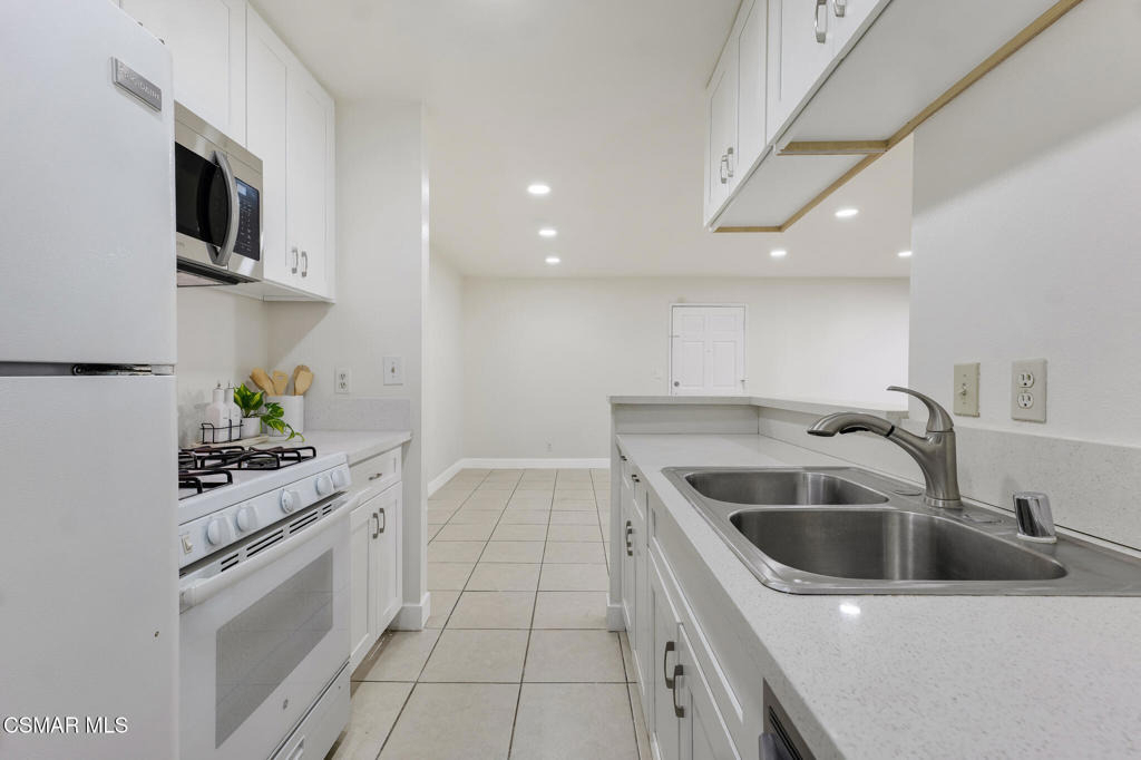 5700 Etiwanda Avenue - Photo 9