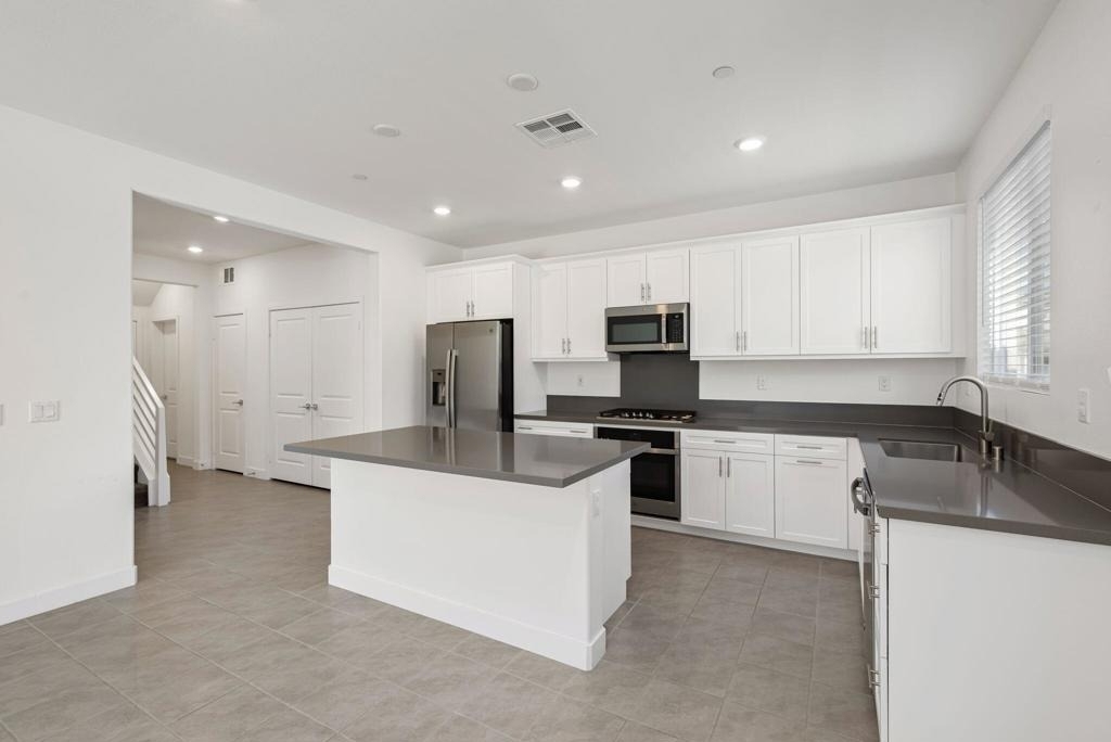 76305 Columbia Drive - Photo 2