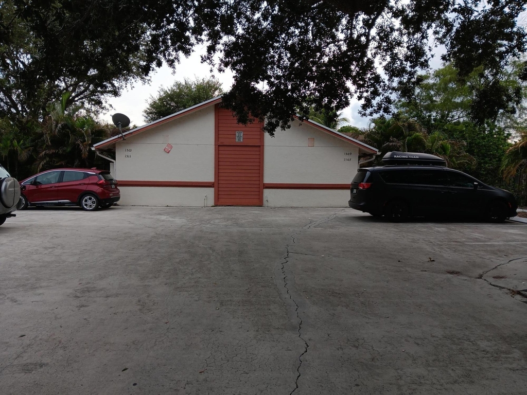 1511 Hawthorne Place - Photo 5