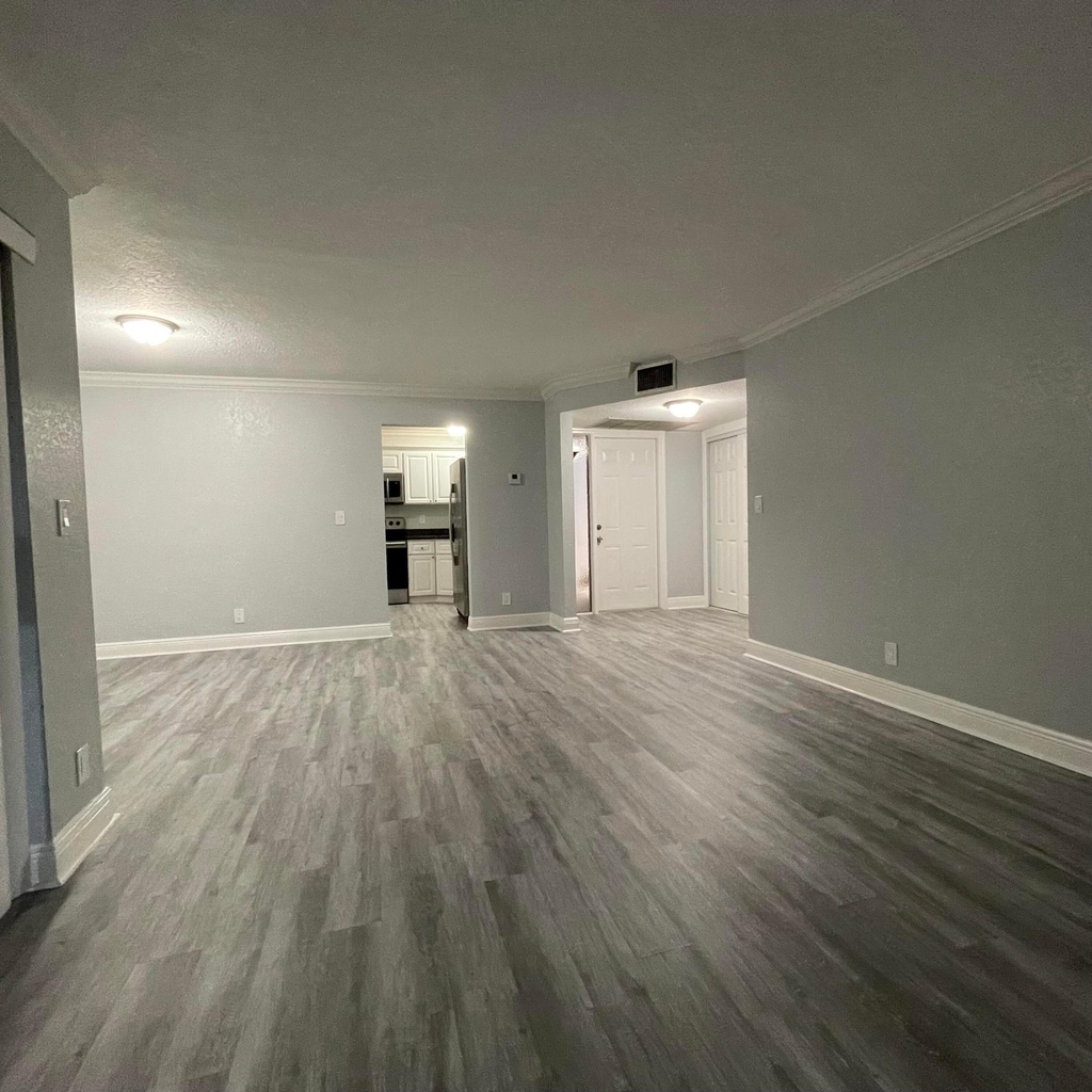 3427 Nw 47th Avenue Nw - Photo 2