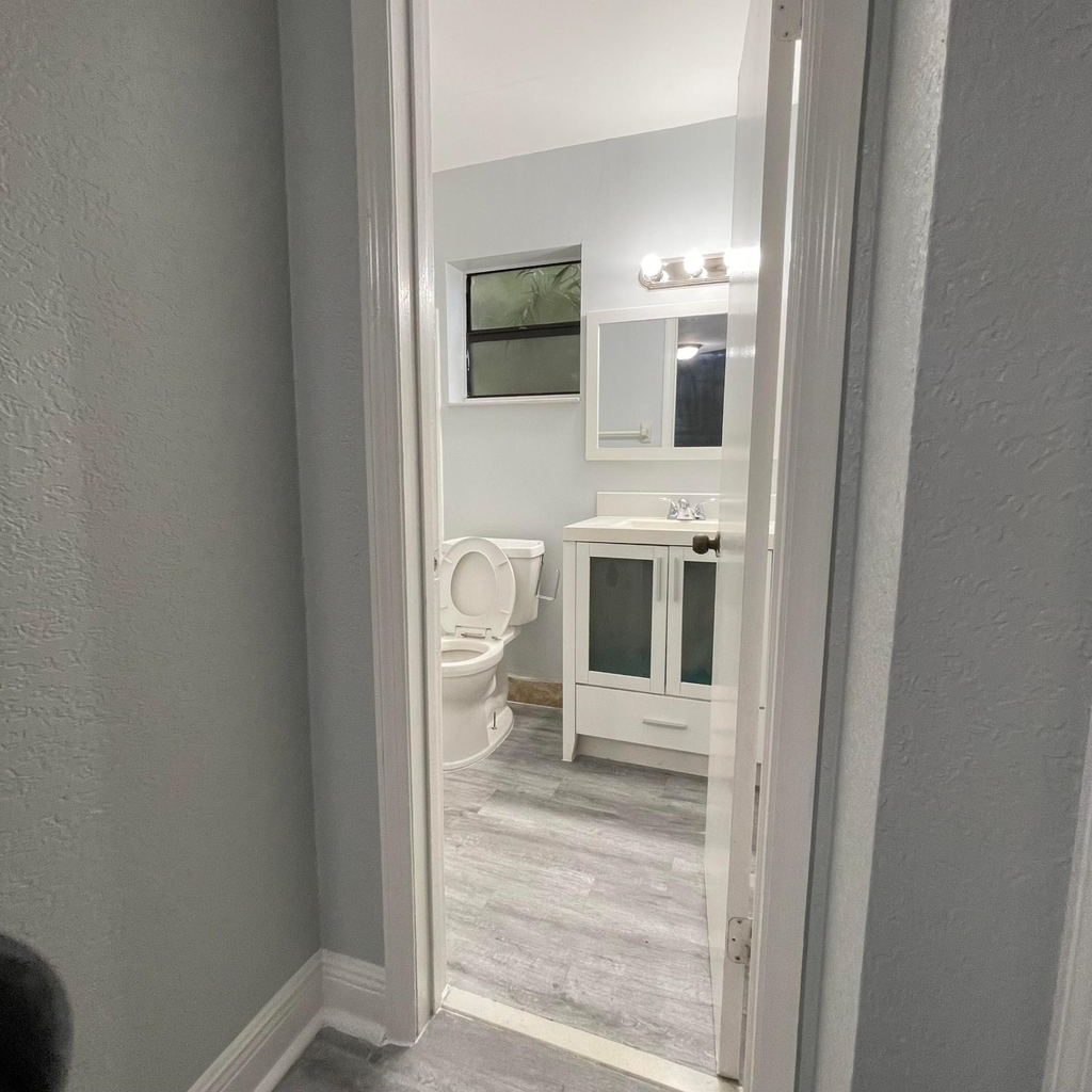 3427 Nw 47th Avenue Nw - Photo 3
