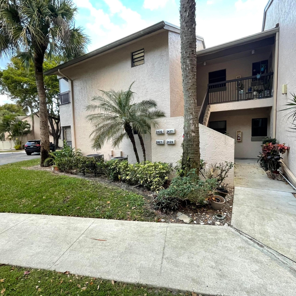 3427 Nw 47th Avenue Nw - Photo 0