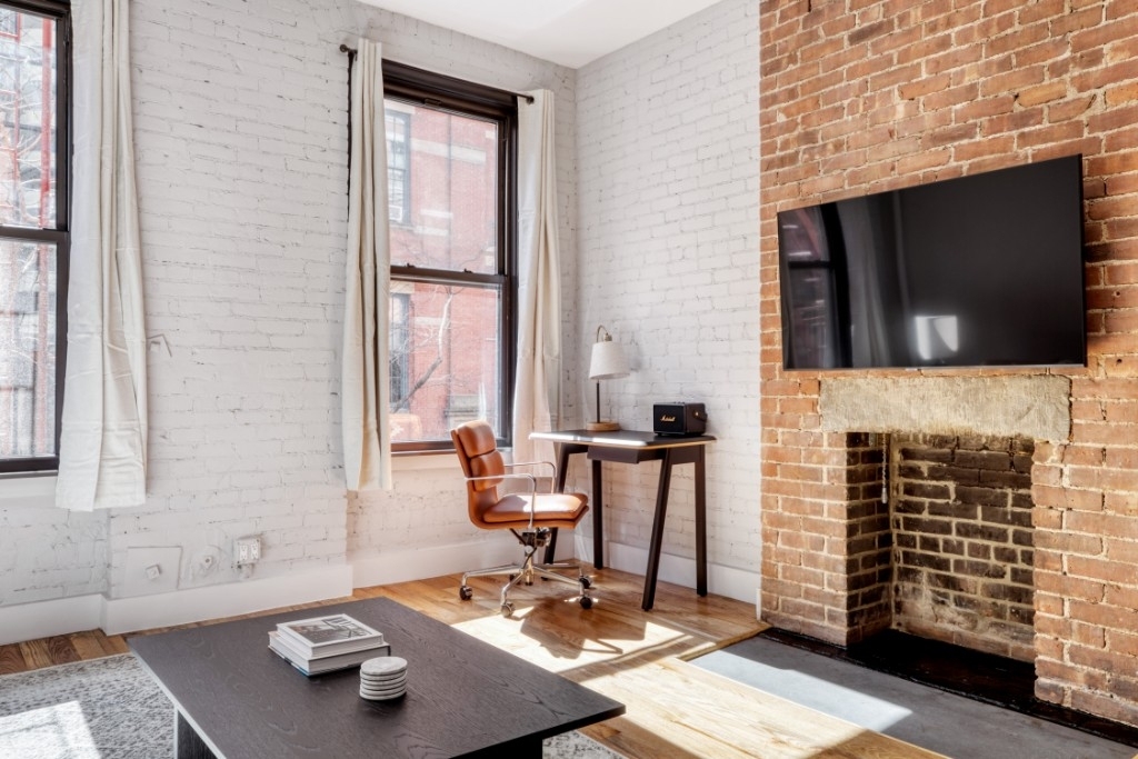 273 W 10th St - Photo 2