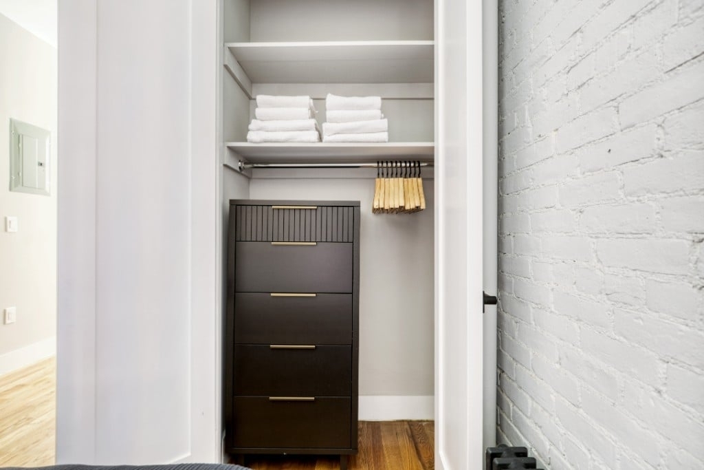 273 W 10th St - Photo 7