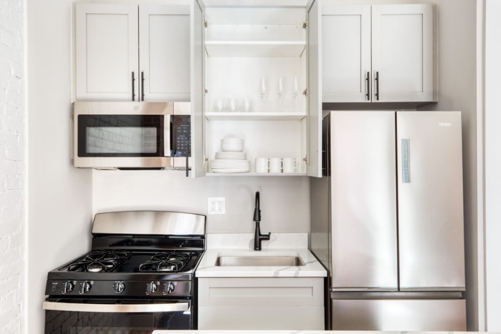 273 W 10th St - Photo 6
