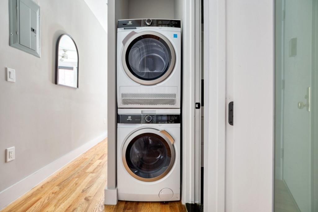 273 W 10th St - Photo 8