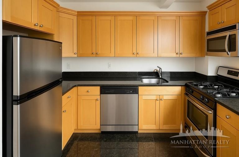95 Christopher St - Photo 5