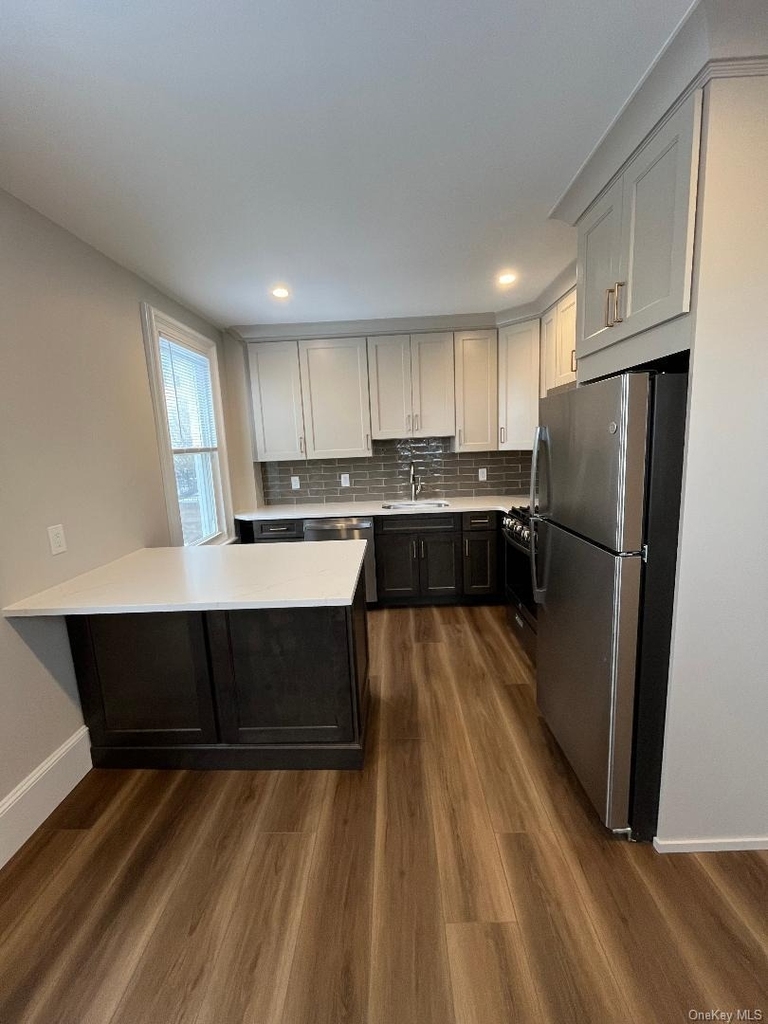 19 Hudson Terrace - Photo 1