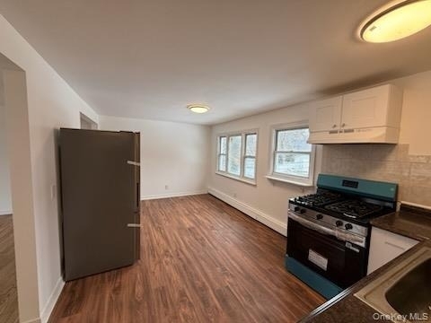 161 Glen Cove Avenue - Photo 2