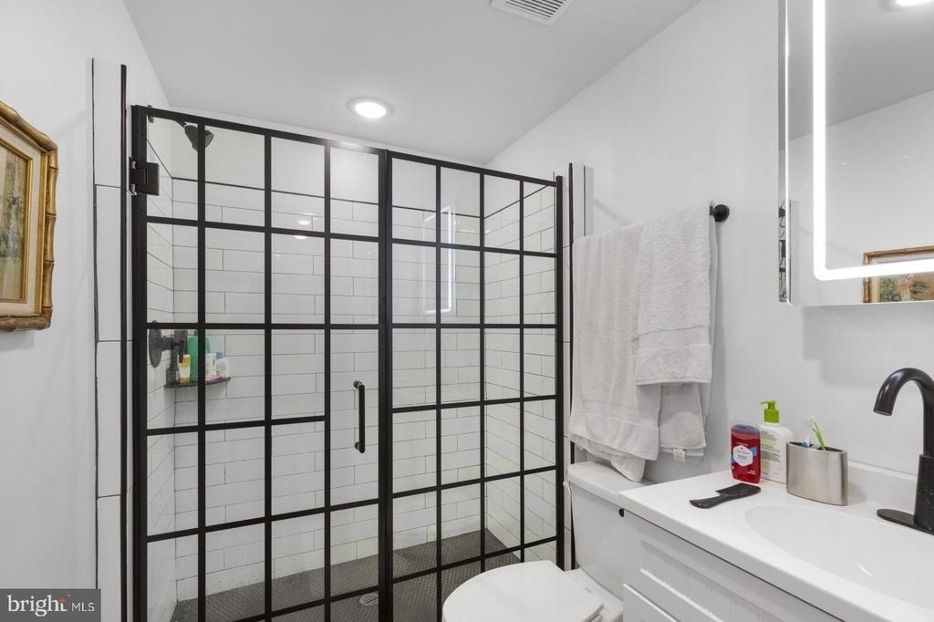 212 Catharine Street - Photo 12