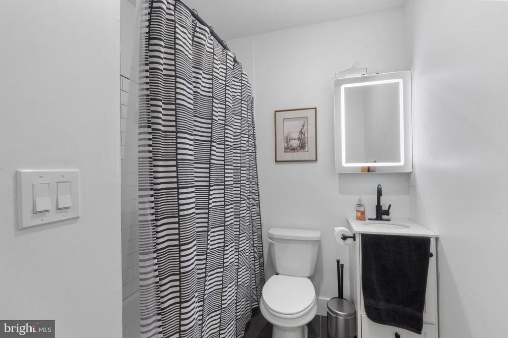 212 Catharine Street - Photo 4