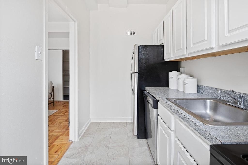 2201 Pennsylvania Ave - Photo 12