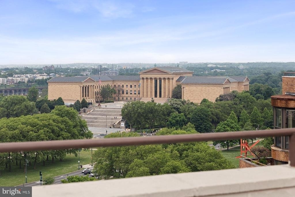 2201 Pennsylvania Ave - Photo 34